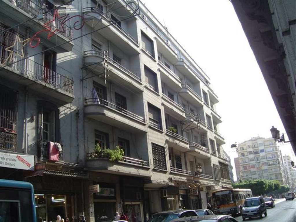 ORAN AOUT 2007 rue d arzew ou habitait annie brotons 4.JPG